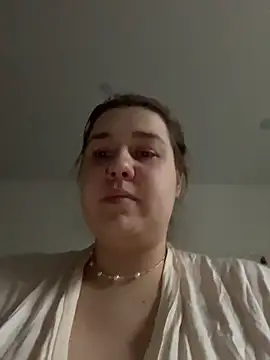 SuzieMurray online show from November 11, 2025, 12:22 pm