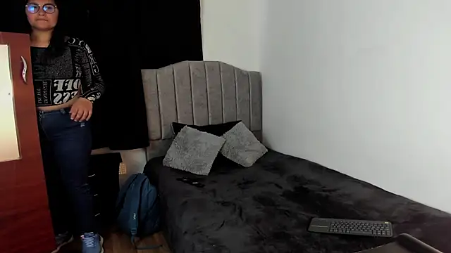 lorymoon online show from January 15, 2025, 7:01 pm