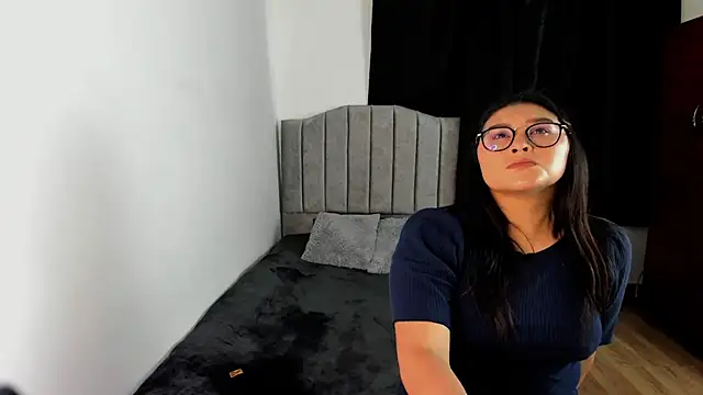 lorymoon online show from February 3, 2025, 8:03 pm