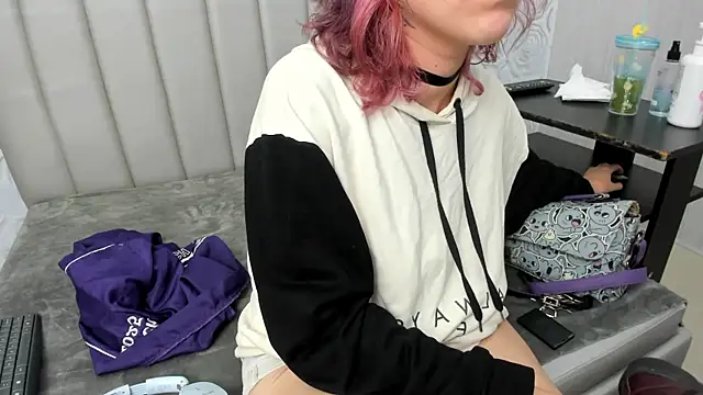 AlexaFoxy18 online show from July 29, 2026, 7:18 am