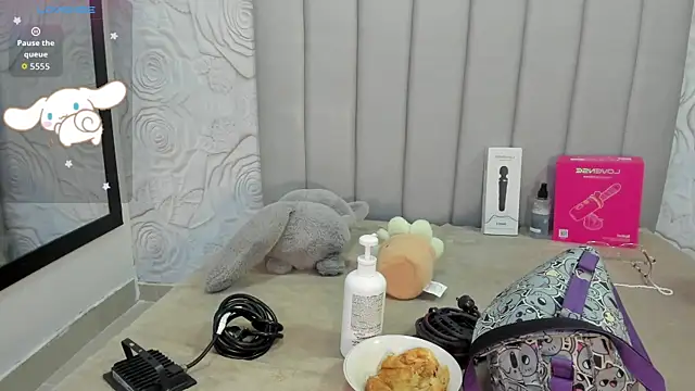 AlexaFoxy18 online show from July 1, 2026, 6:14 am