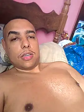 FABINHOSEOAU online show from December 4, 2024, 1:47 pm