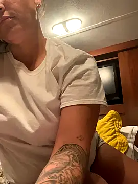 maexmaeee online show from September 28, 2025, 5:42 pm