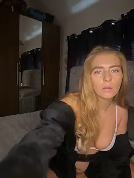 Snapshot of Summer_Paige chatting on January 12, 2025, 1:37 pm Summer Paige online show from January 12, 2025, 1:37 pm