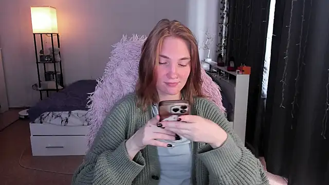 ReddHotPipper online show from April 22, 2026, 3:57 am