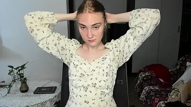 ReddHotPipper online show from June 27, 2026, 4:07 am