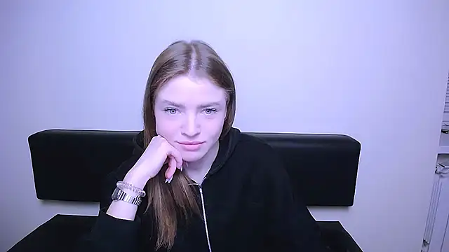 Snapshot of MissOliviaa_ chatting on February 18, 2025, 8:38 am MissOliviaa  online show from February 18, 2025, 8:38 am