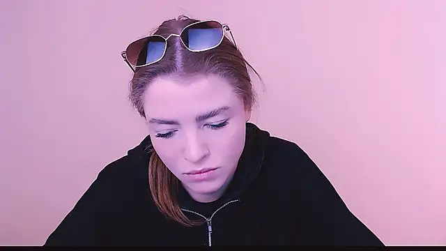 Snapshot of MissOliviaa_ chatting on February 10, 2025, 8:20 am MissOliviaa  online show from February 10, 2025, 8:20 am