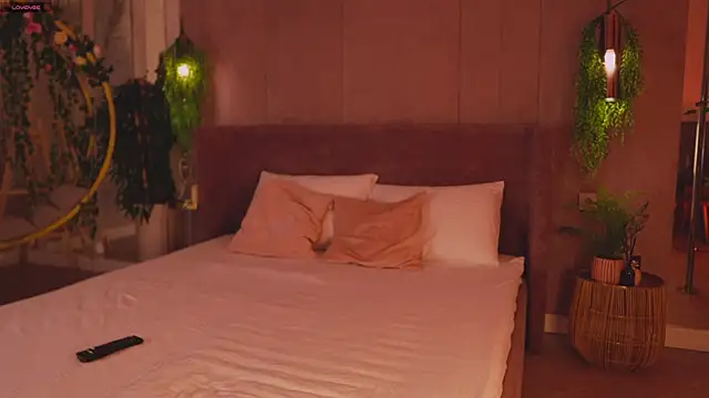 Smiley Mia online show from November 14, 2025, 5:11 am