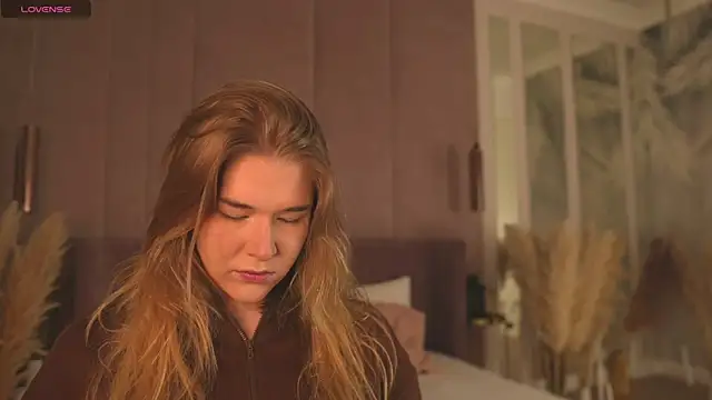 Smiley Mia online show from February 7, 2026, 5:04 am