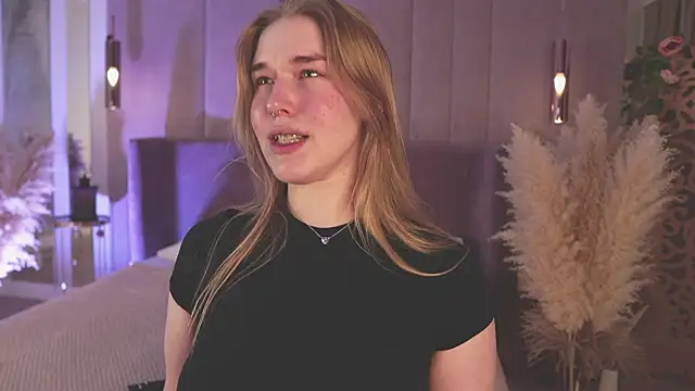 Smiley Mia online show from April 14, 2026, 5:45 am