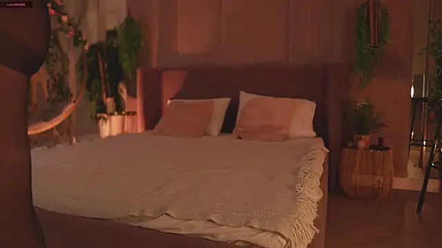 Smiley Mia online show from November 27, 2025, 5:08 am