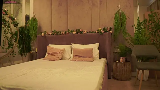 Snapshot of Smiley_Mia chatting on September 24, 2025, 5:03 am Smiley Mia online show from September 24, 2025, 5:03 am