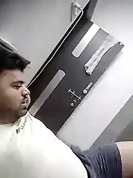 Snapshot of Happyman300 chatting on September 28, 2025, 8:49 pm Happyman300 online show from September 28, 2025, 8:49 pm