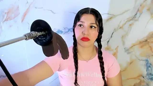 hade cute online show from May 29, 2026, 3:07 pm