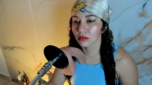 Snapshot of hade_cute chatting on December 20, 2025, 4:54 pm hade cute online show from December 20, 2025, 4:54 pm