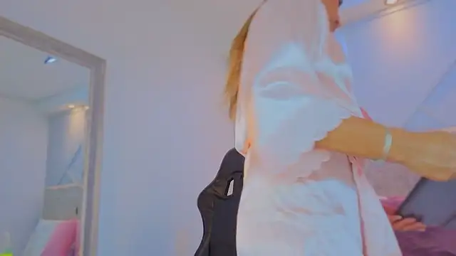 Tayra Pradit online show from February 3, 2026, 2:53 am