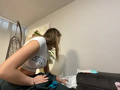 aliisonn parker26 online show from March 5, 2025, 7:06 pm