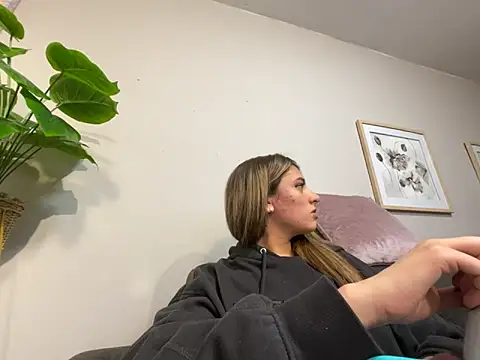 aliisonn parker26 online show from March 13, 2025, 8:00 pm