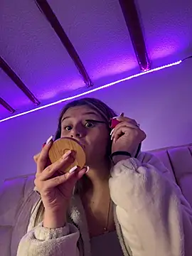 aliisonn parker26 online show from January 28, 2025, 5:00 am