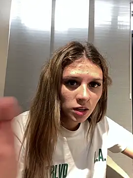 aliisonn parker26 online show from February 24, 2025, 8:03 pm