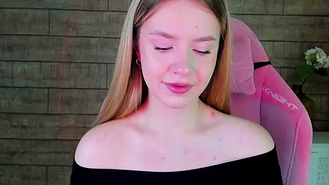 MilanaBalmain online show from October 18, 2025, 4:36 am