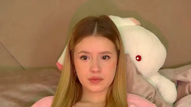 MilanaBalmain online show from October 31, 2025, 4:31 am