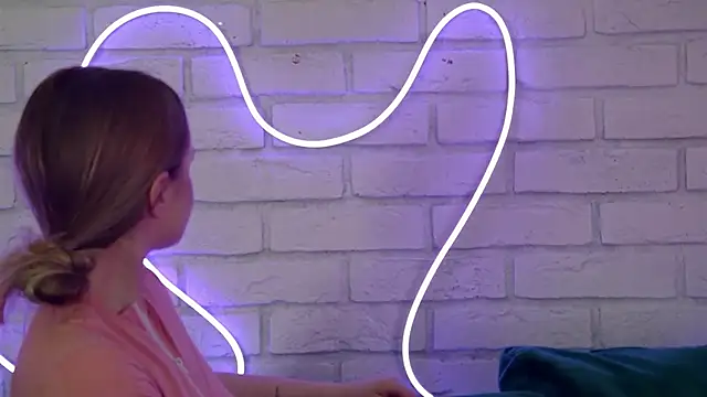 MilanaBalmain online show from March 18, 2025, 8:17 am