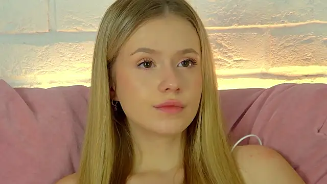 MilanaBalmain online show from September 17, 2025, 4:09 pm