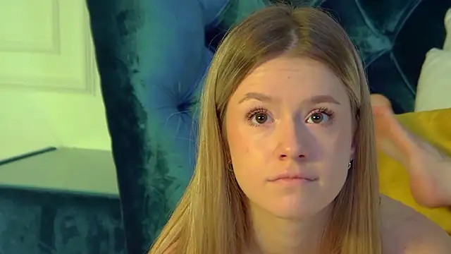 MilanaBalmain online show from October 6, 2025, 4:35 am