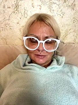 Gardener of Illusions online show from November 3, 2025, 3:56 am