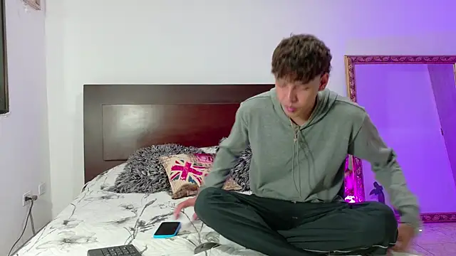 zackmontieel online show from July 12, 2026, 3:07 am