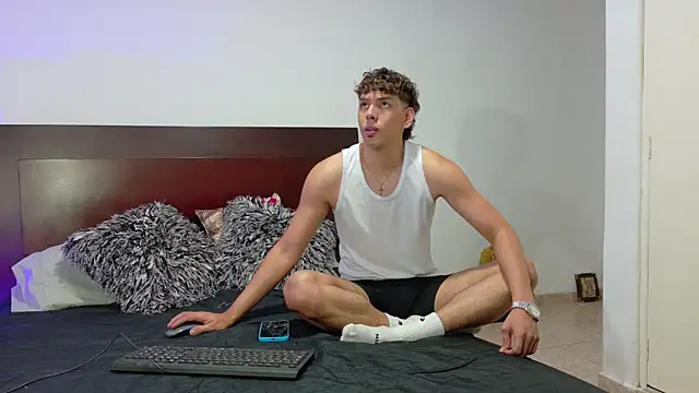 zackmontieel online show from June 16, 2026, 11:49 pm