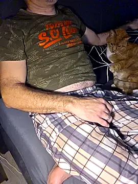 Snapshot of Crosss-23cm chatting on December 17, 2025, 6:24 pm Crosss-23cm online show from December 17, 2025, 6:24 pm