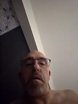 Snapshot of Crosss-23cm chatting on November 13, 2025, 8:24 pm Crosss-23cm online show from November 13, 2025, 8:24 pm