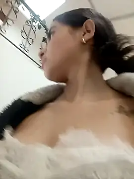 Mia Fischer online show from November 24, 2025, 7:14 pm