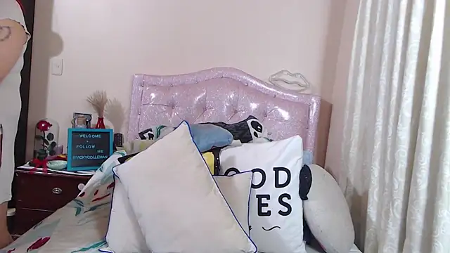 Snapshot of VickyColleman chatting on March 15, 2025, 10:03 am VickyColleman online show from March 15, 2025, 10:03 am