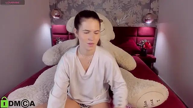 Snapshot of MiaMialani chatting on February 7, 2025, 9:16 am MiaMialani online show from February 7, 2025, 9:16 am