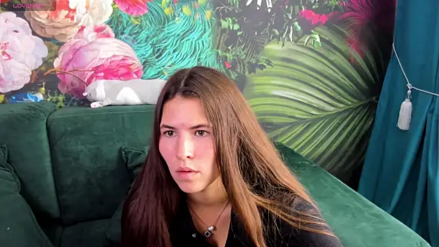 Snapshot of MiaMialani chatting on September 18, 2025, 2:09 pm MiaMialani online show from September 18, 2025, 2:09 pm