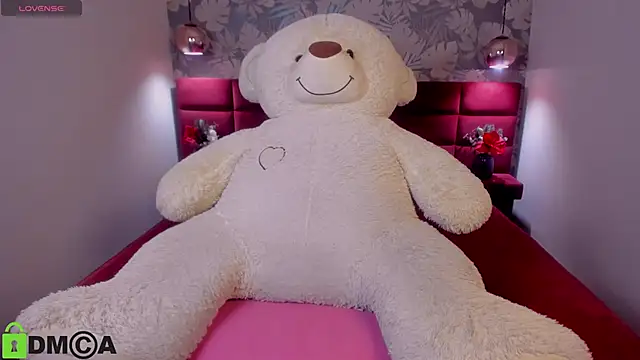 Snapshot of MiaMialani chatting on February 19, 2025, 9:17 am MiaMialani online show from February 19, 2025, 9:17 am