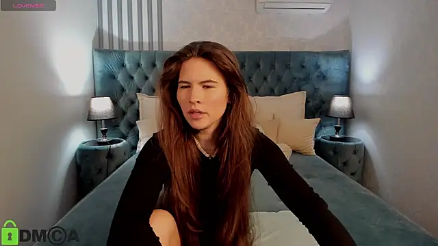 Snapshot of MiaMialani chatting on March 23, 2025, 5:54 am MiaMialani online show from March 23, 2025, 5:54 am