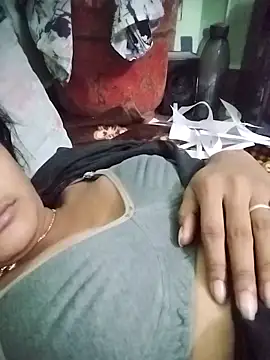 Snapshot of aadhini01 chatting on February 19, 2025, 12:25 am aadhini01 online show from February 19, 2025, 12:25 am