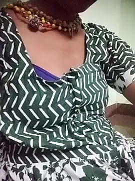 Snapshot of aadhini01 chatting on October 6, 2025, 10:10 pm aadhini01 online show from October 6, 2025, 10:10 pm