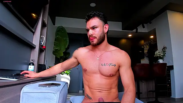 Snapshot of Maximo_Marcelo chatting on March 1, 2026, 12:38 pm Maximo Marcelo online show from March 1, 2026, 12:38 pm