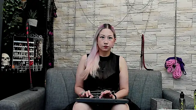 CruelMistress online show from June 11, 2026, 12:23 am