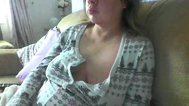 Snapshot of CamilaCherryX chatting on September 14, 2025, 4:40 pm CamilaCherryX online show from September 14, 2025, 4:40 pm