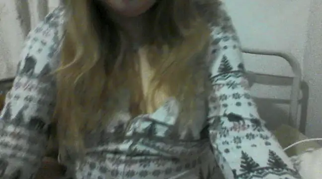 Snapshot of CamilaCherryX chatting on January 16, 2025, 1:37 am CamilaCherryX online show from January 16, 2025, 1:37 am