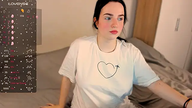 Snapshot of __Latisha__ chatting on March 2, 2025, 8:03 pm   Latisha   online show from March 2, 2025, 8:03 pm