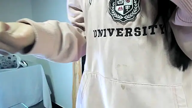 Little aphrodite online show from April 21, 2026, 1:42 am