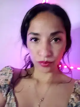 chloewildd  online show from April 8, 2026, 10:33 pm